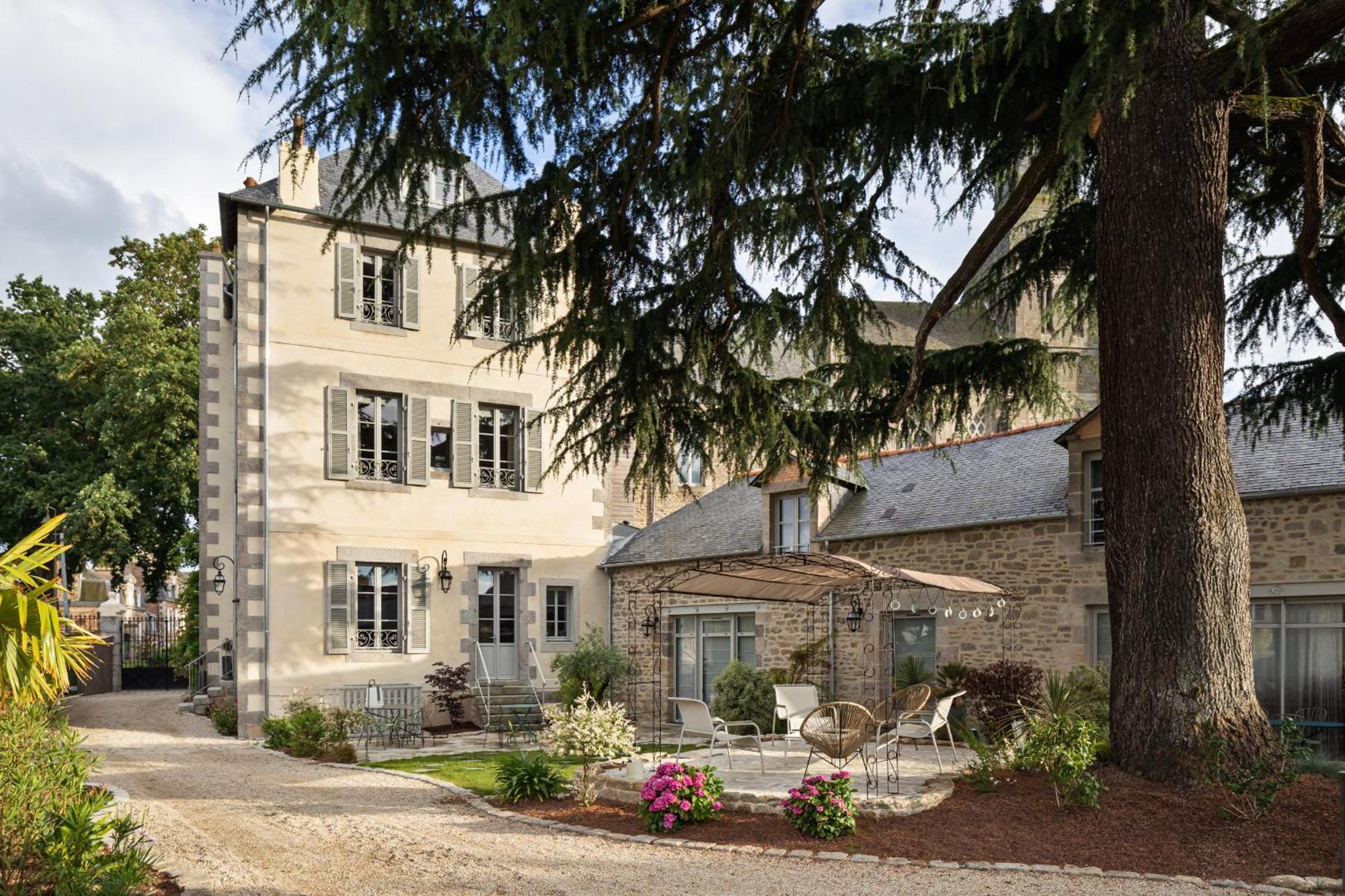 Clos Du Cedre - Chambres D'Hotes D'Exception, Luxury B&B A Динан Экстерьер фото