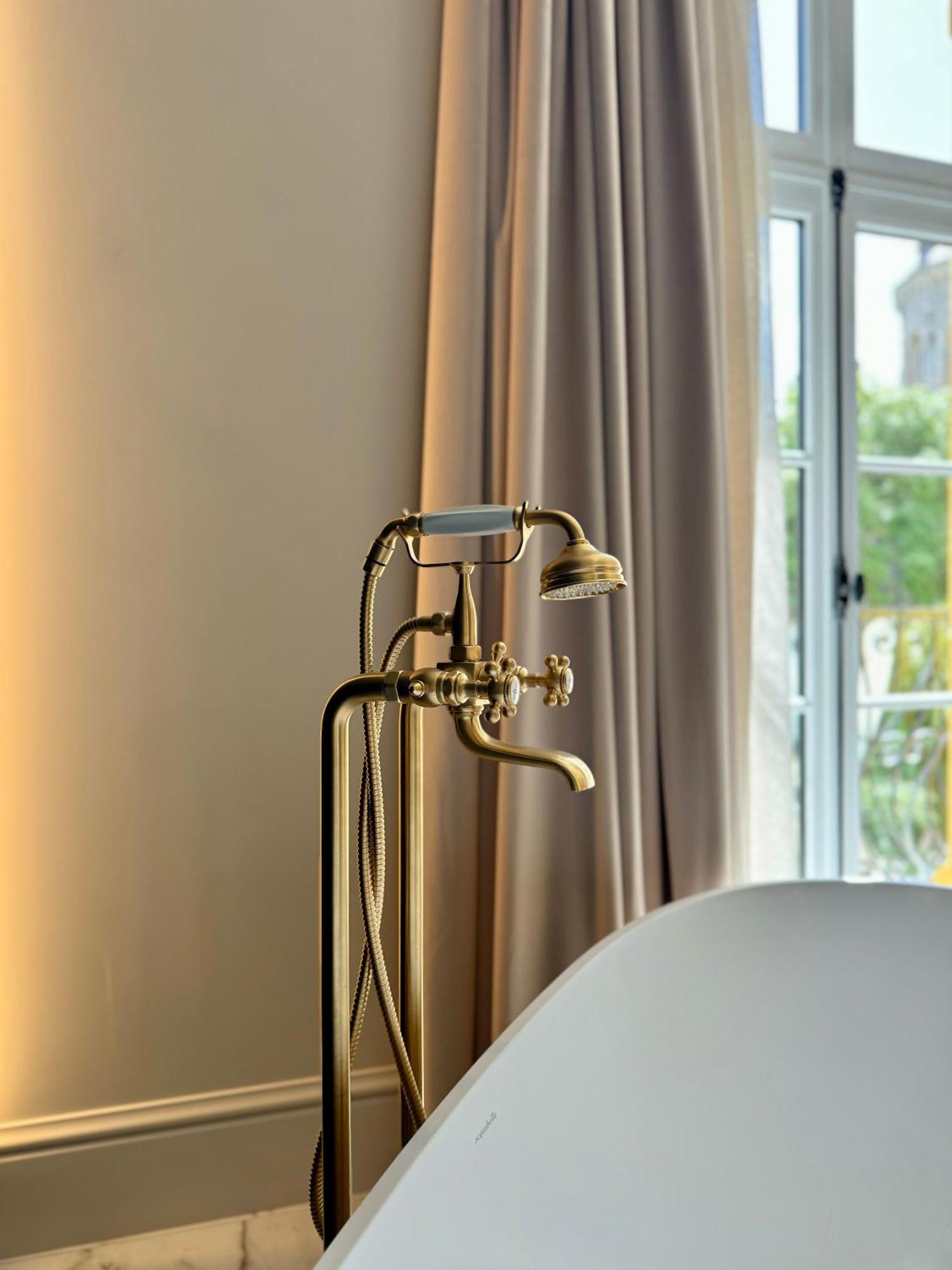 Clos Du Cedre - Chambres D'Hotes D'Exception, Luxury B&B A Динан Экстерьер фото
